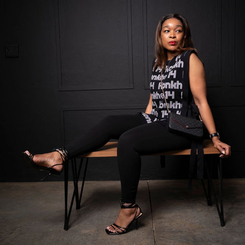 Konkhe 14 Bib vest knitted Black & White